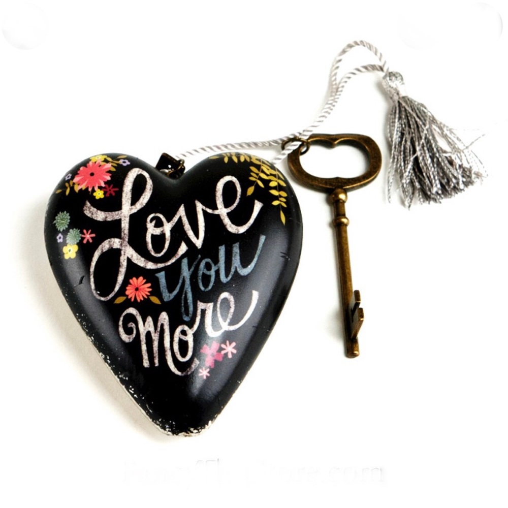 Art Heart NEW in box. Great gift